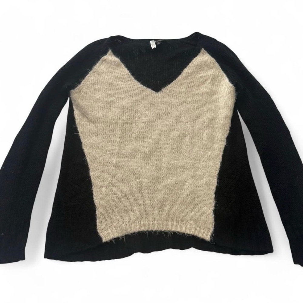 Ella Moss Colorblock V Neck Sweater | Size: Small | Black Cream Long Sleeve Knit